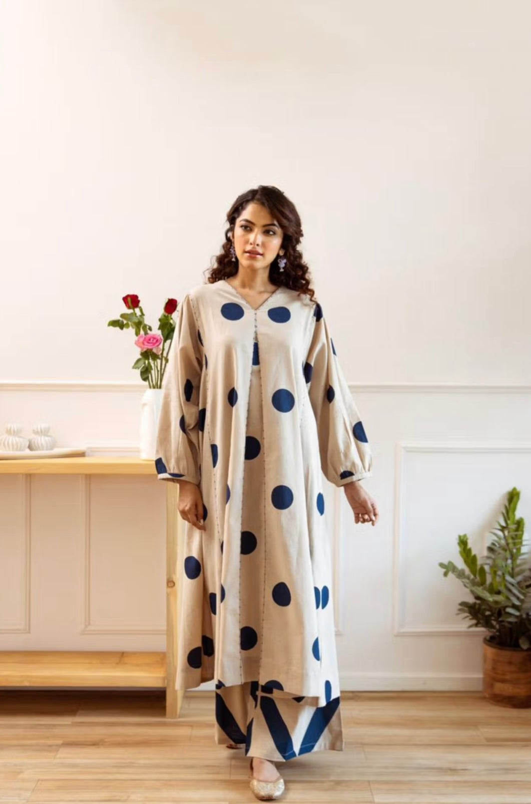 (AA Beige) dots