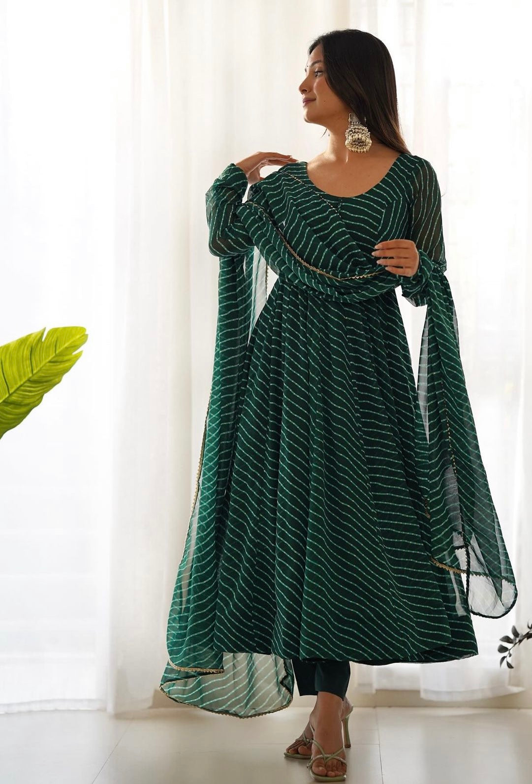 (ISHANI) LEHRIYA SET GREEN