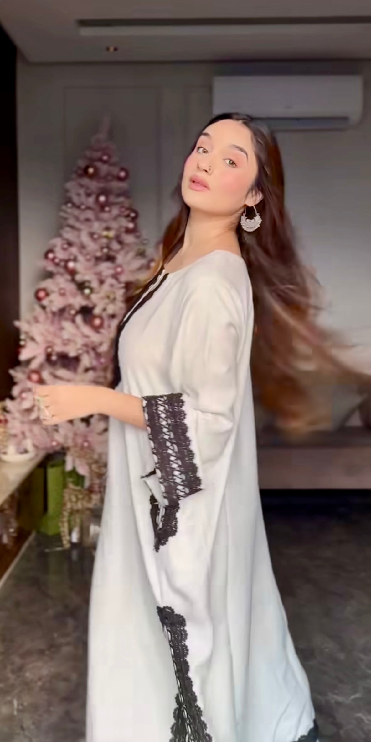 (NOOR) SET yee
