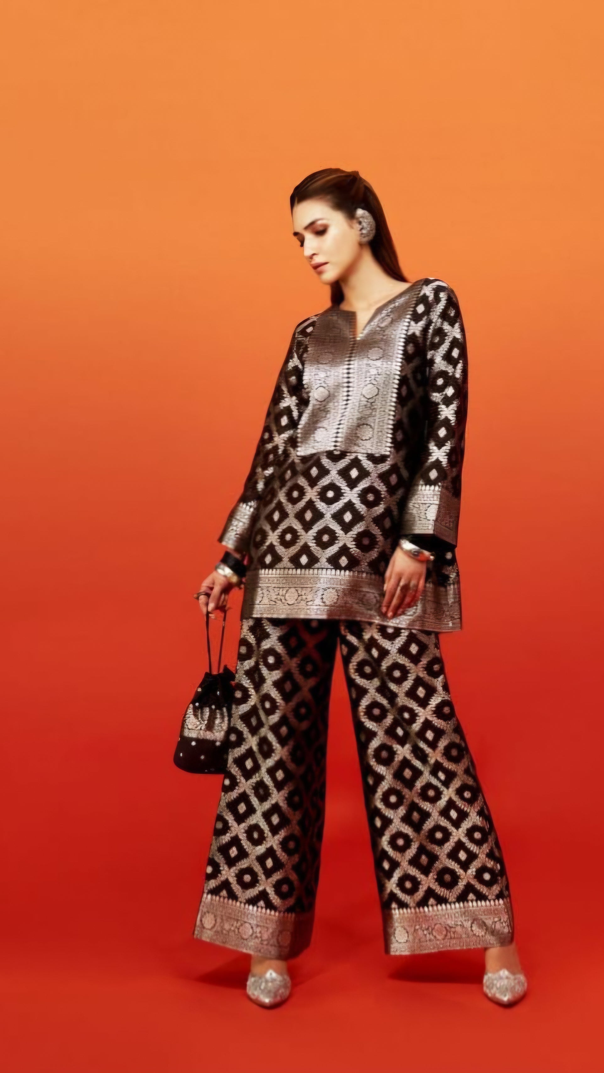 Kiki kriti black co ord set anr yee